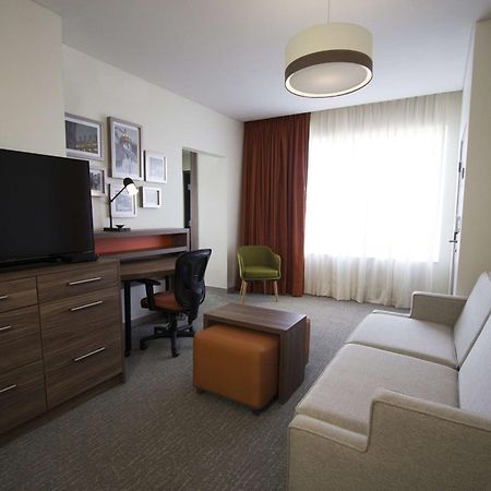 Homewood Suites By Hilton Silao Airport Zewnętrze zdjęcie