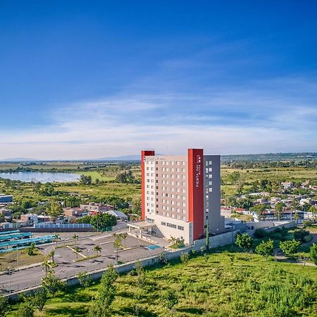 Fiesta Inn Suites Aeropuerto Del Bajio Silao Zewnętrze zdjęcie