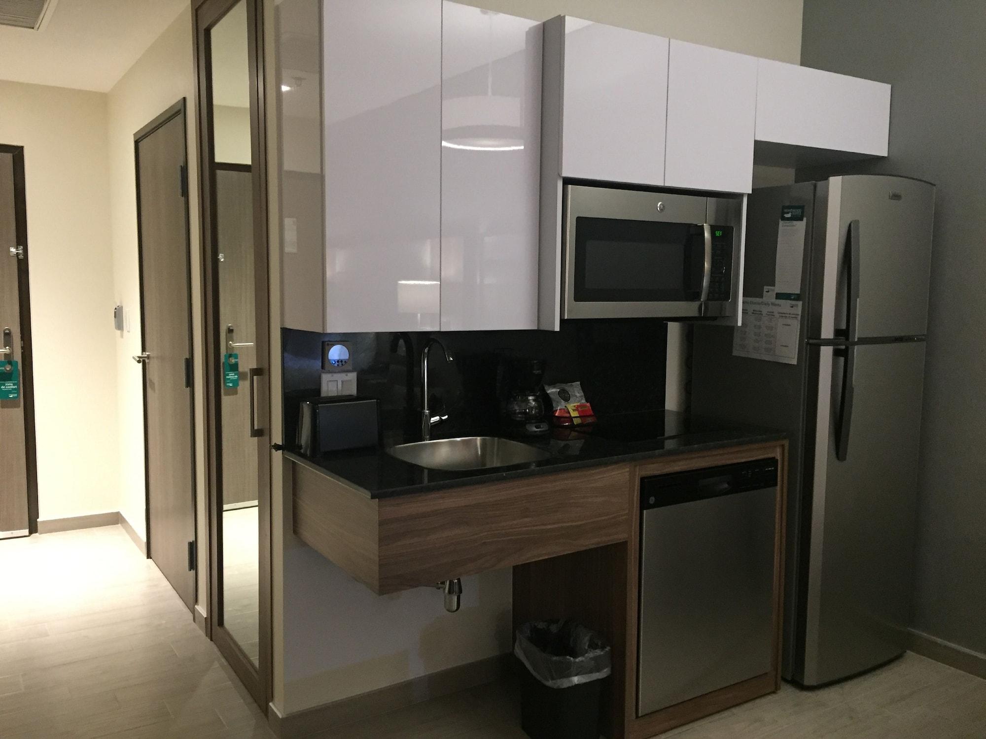 Fiesta Inn Suites Aeropuerto Del Bajio Silao Zewnętrze zdjęcie