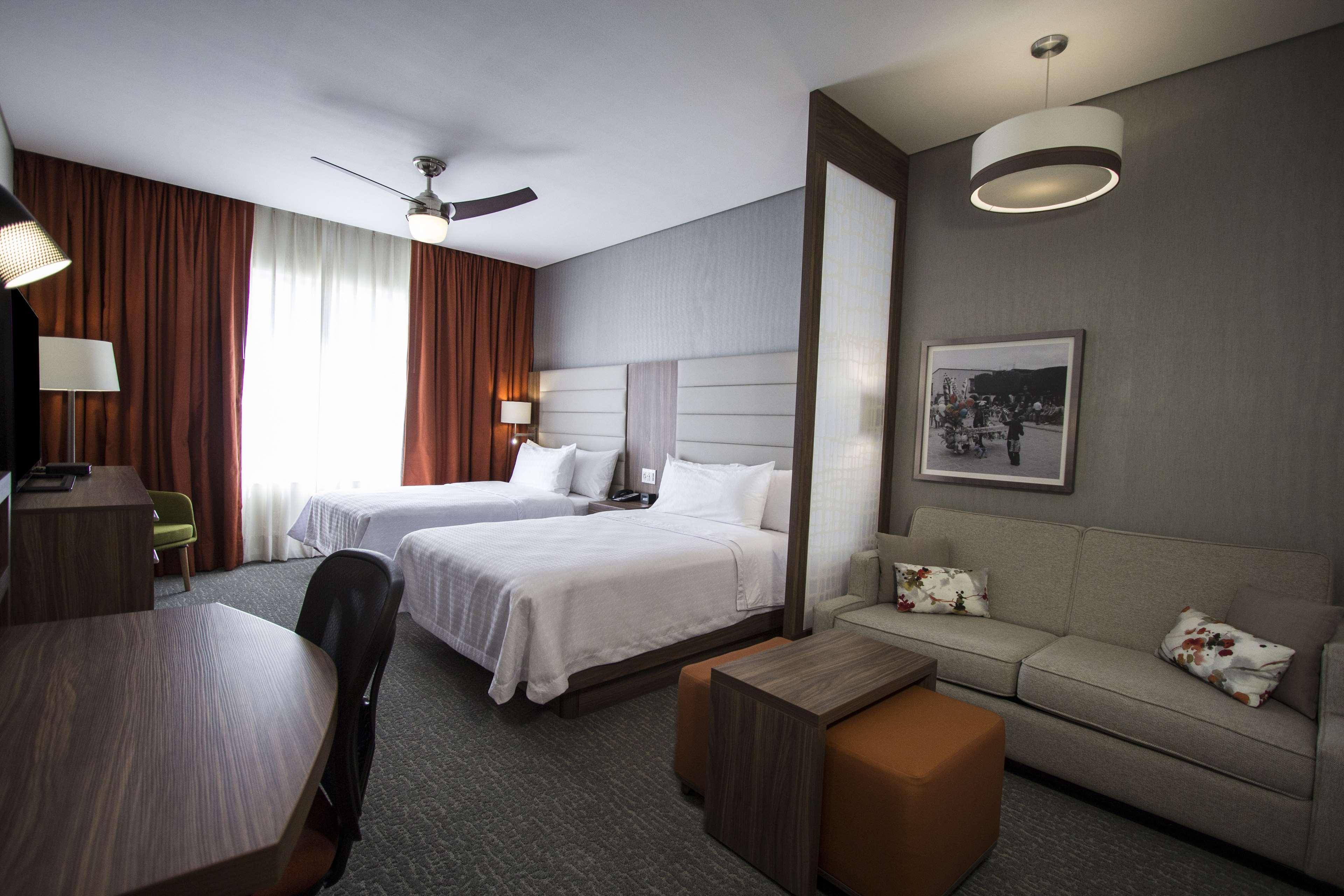 Fiesta Inn Suites Aeropuerto Del Bajio Silao Zewnętrze zdjęcie