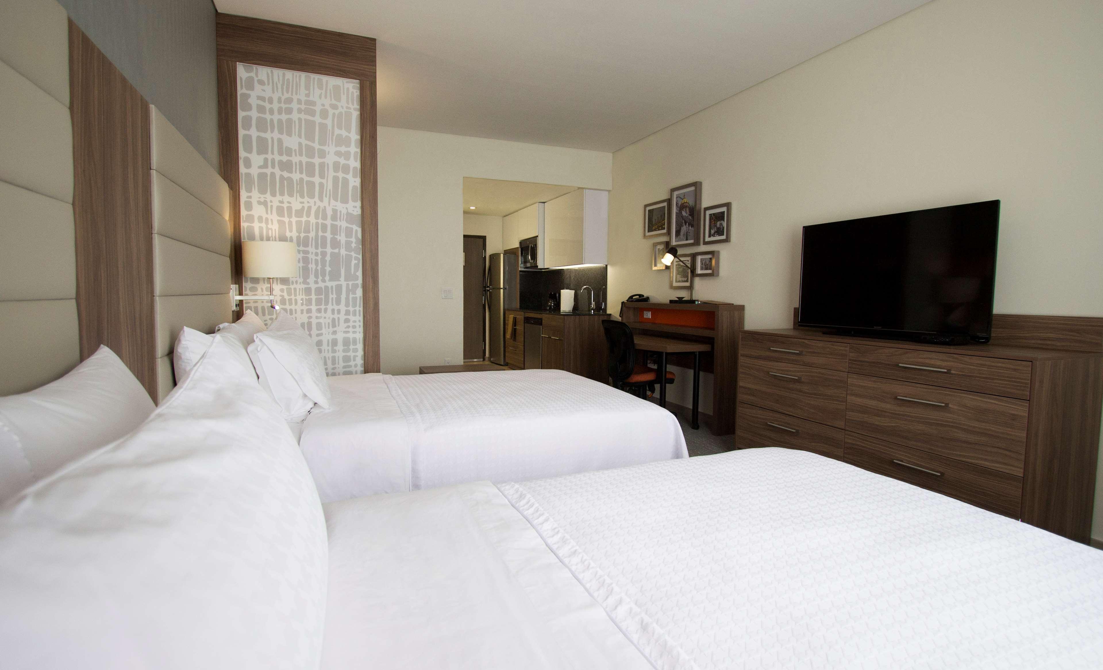 Fiesta Inn Suites Aeropuerto Del Bajio Silao Zewnętrze zdjęcie