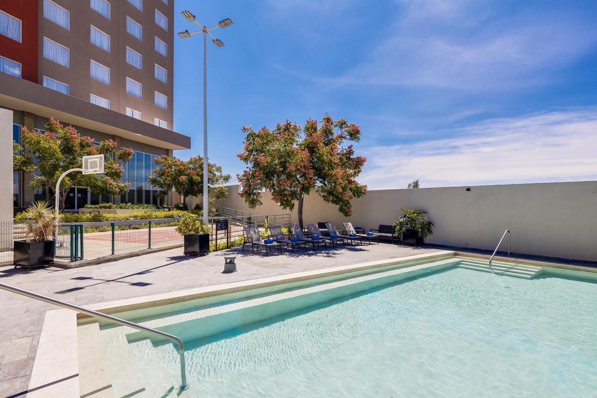 Fiesta Inn Suites Aeropuerto Del Bajio Silao Zewnętrze zdjęcie