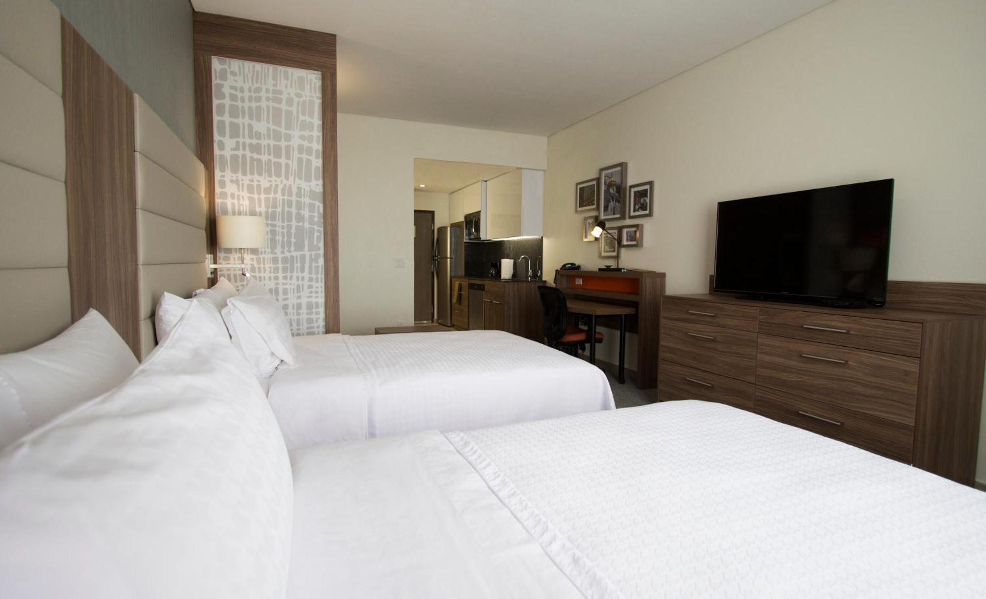 Fiesta Inn Suites Aeropuerto Del Bajio Silao Zewnętrze zdjęcie