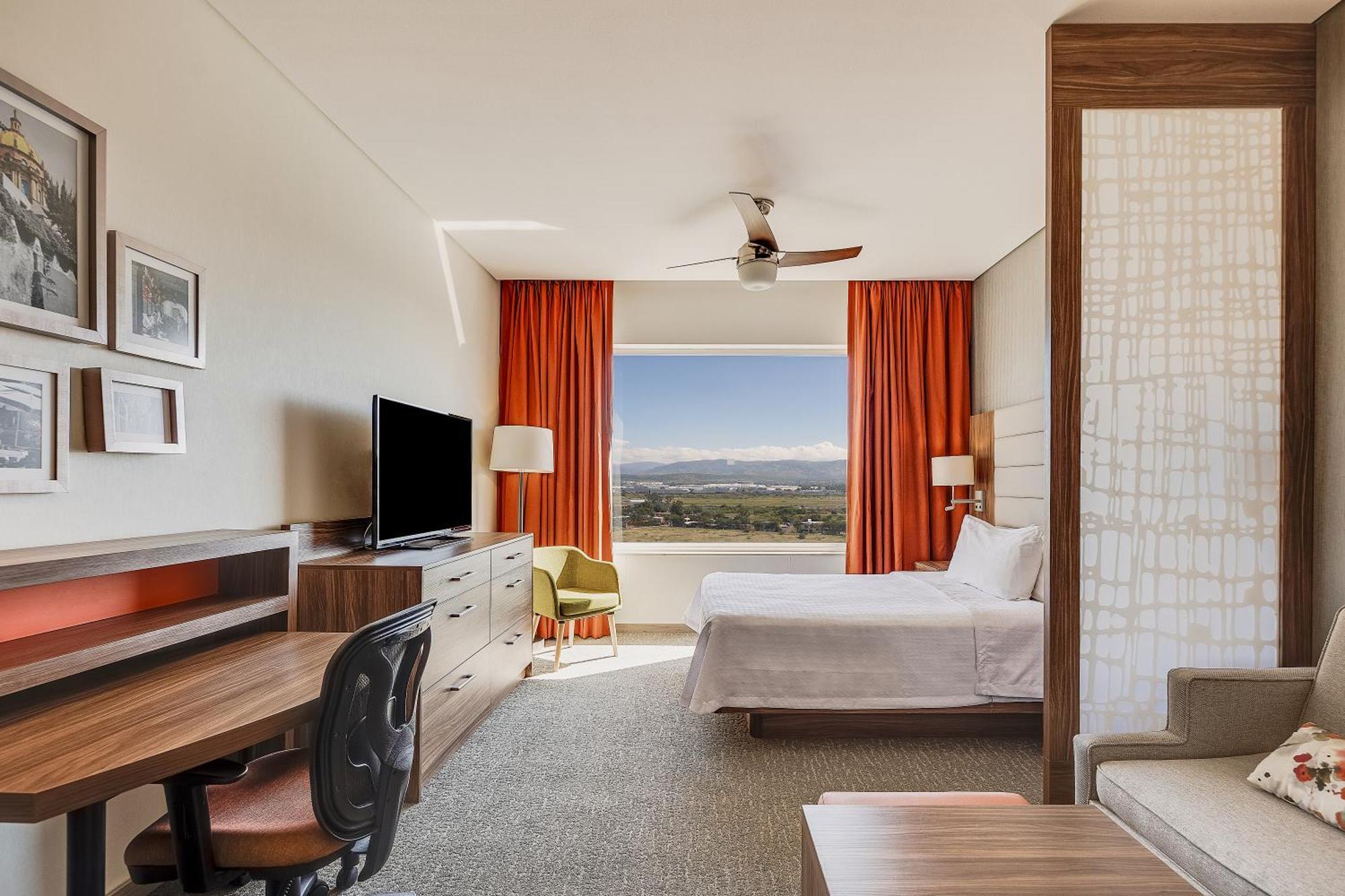 Fiesta Inn Suites Aeropuerto Del Bajio Silao Zewnętrze zdjęcie