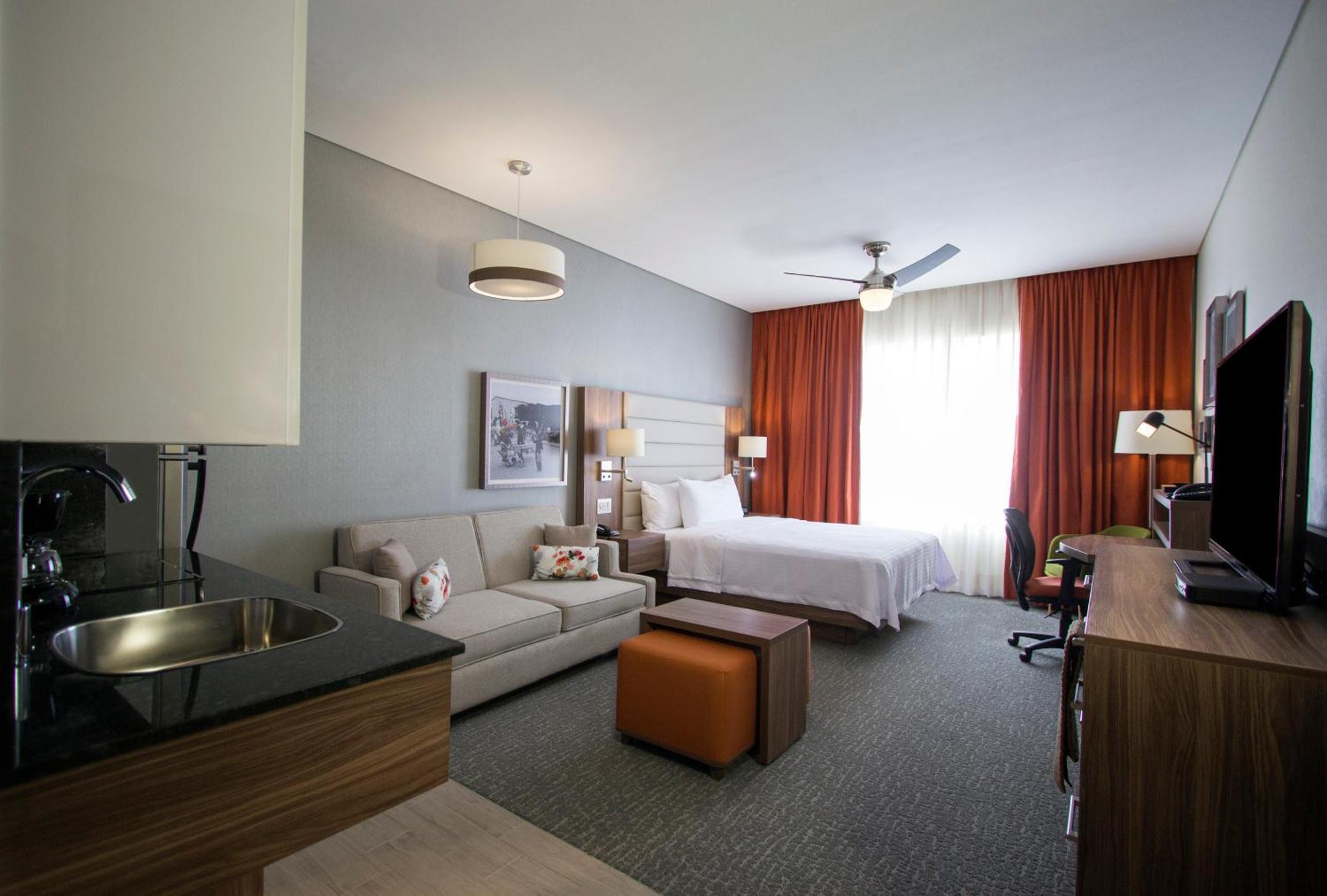 Fiesta Inn Suites Aeropuerto Del Bajio Silao Zewnętrze zdjęcie