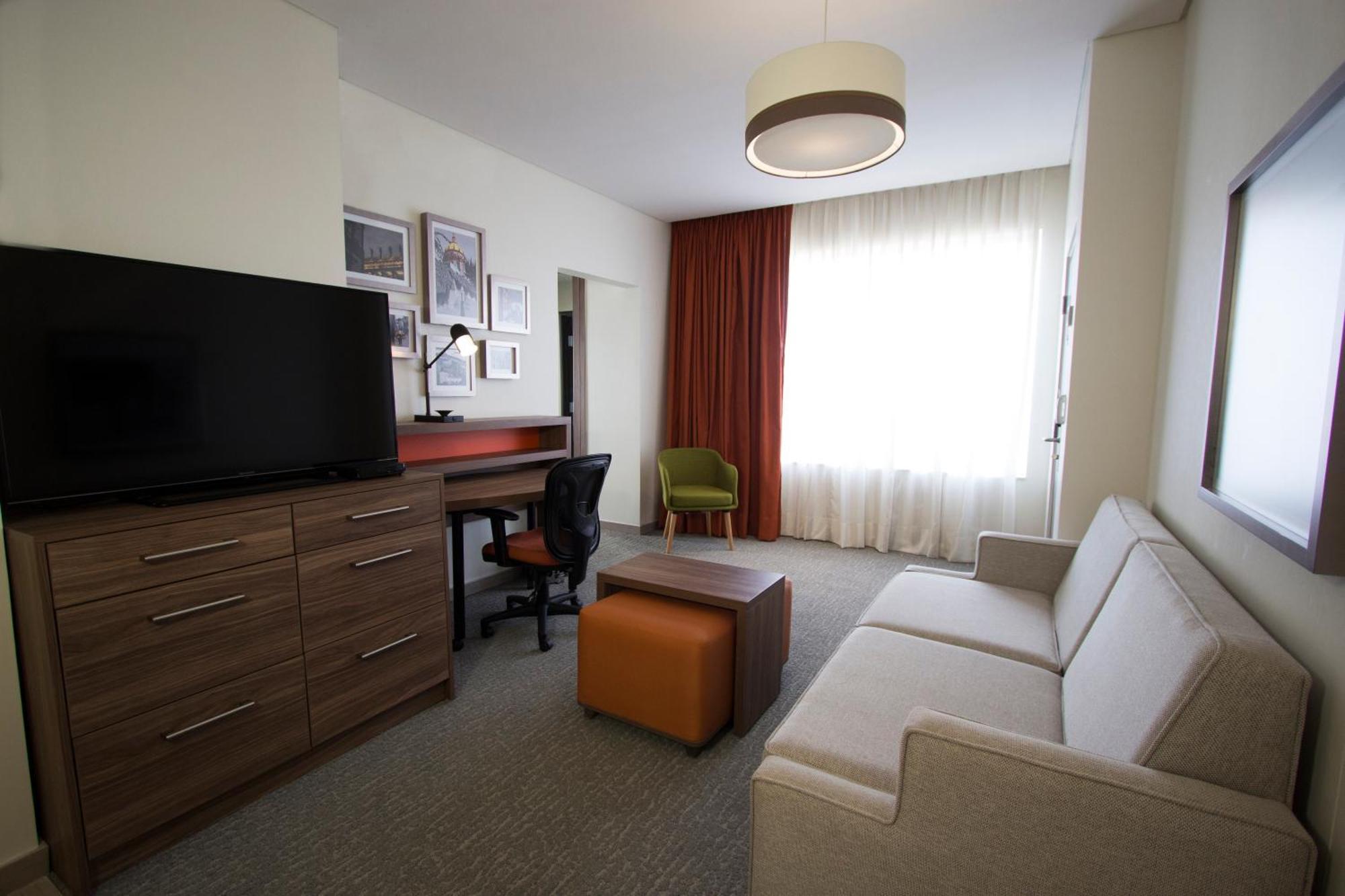Fiesta Inn Suites Aeropuerto Del Bajio Silao Zewnętrze zdjęcie