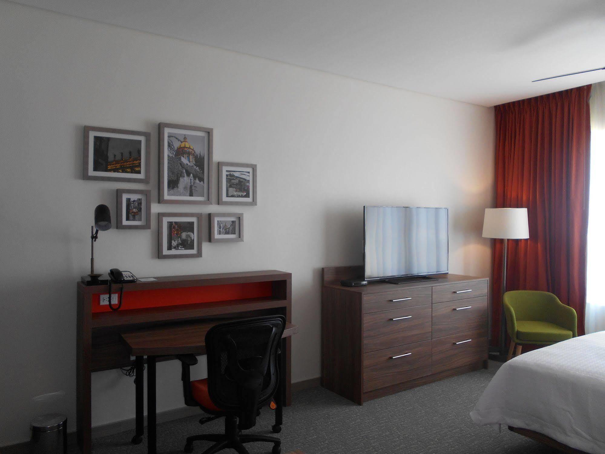 Fiesta Inn Suites Aeropuerto Del Bajio Silao Zewnętrze zdjęcie