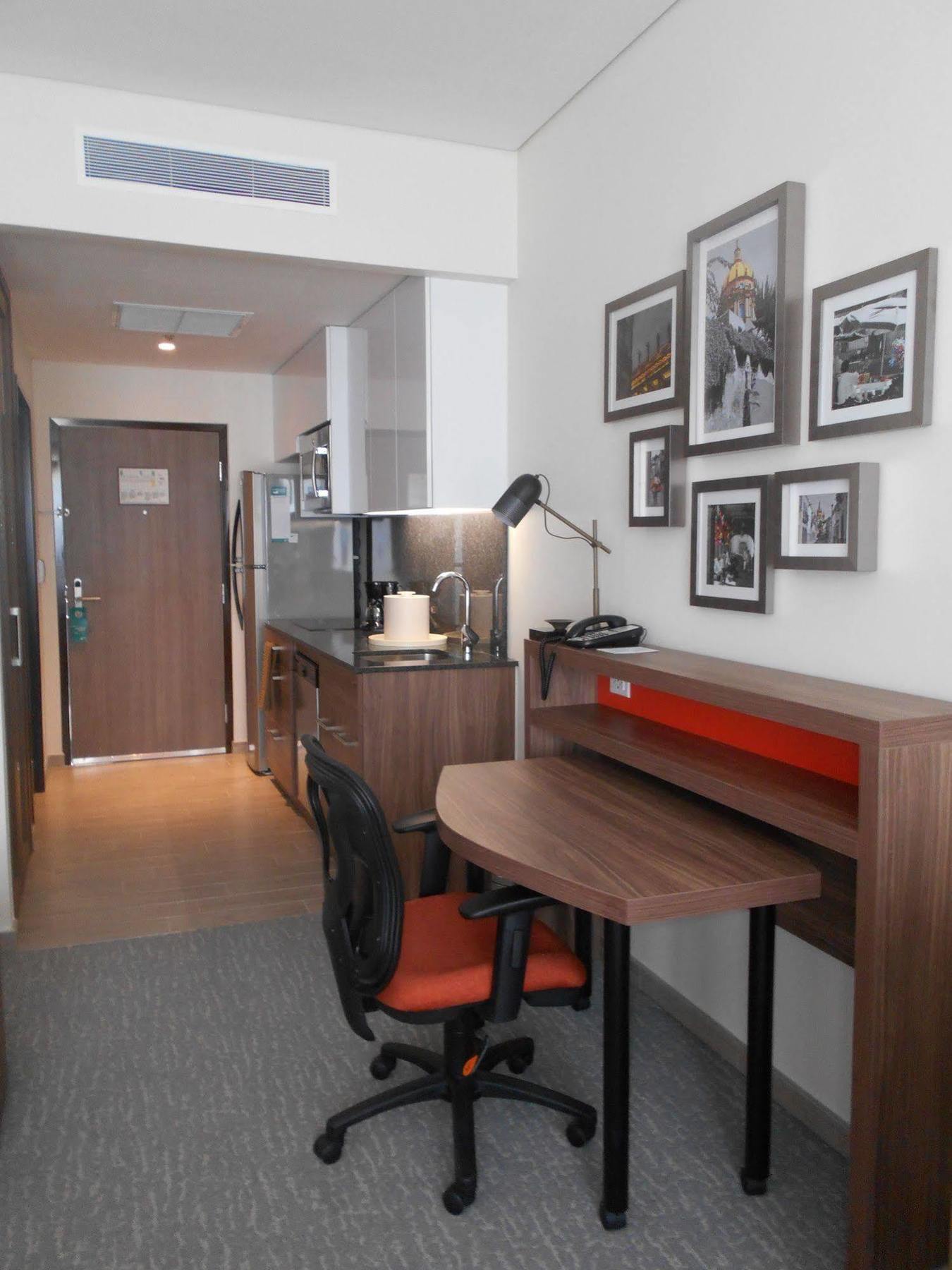 Fiesta Inn Suites Aeropuerto Del Bajio Silao Zewnętrze zdjęcie